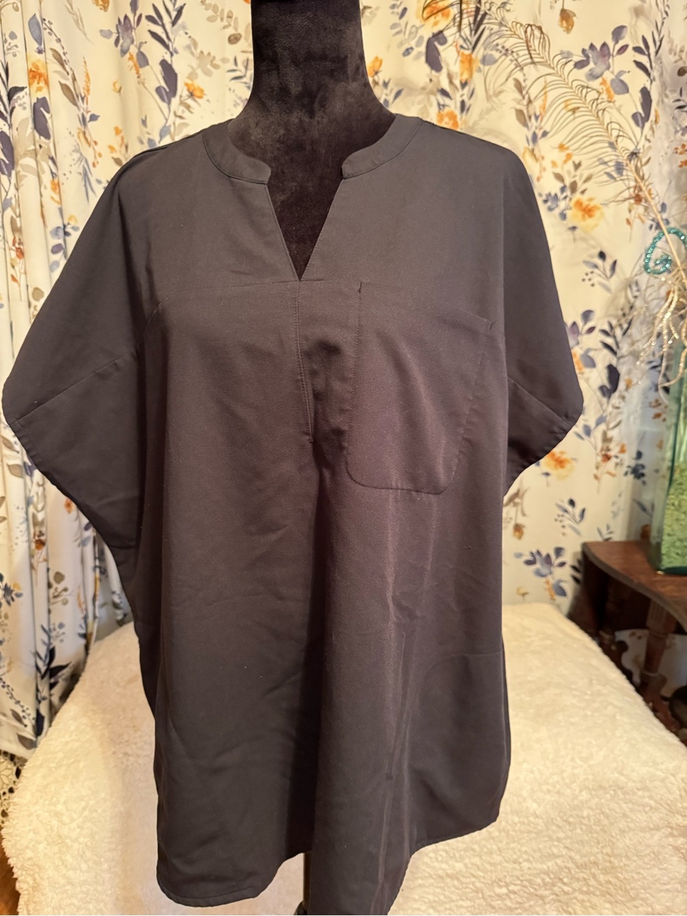 Classic Black Split-Neck Scrub Fabletics Ladies Size 3X Top